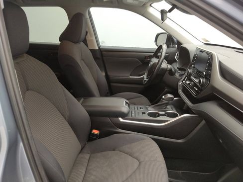 Used 2021 Toyota Highlander LE AWD/4WD image 21