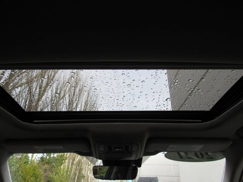 Certified 2021 Toyota Highlander XLE image 32