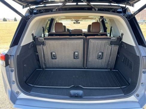 Used 2025 Nissan Pathfinder Platinum w/ Cargo Package image 7