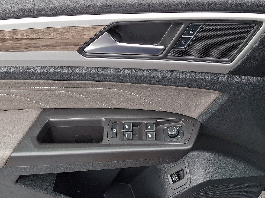 Used 2023 Volkswagen Atlas SEL AWD/4WD image 16