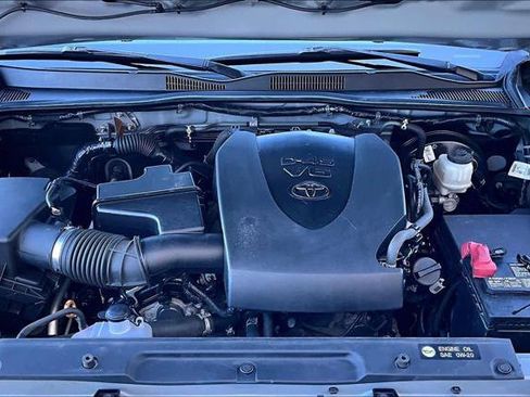 Certified 2019 Toyota Tacoma TRD Sport image 30