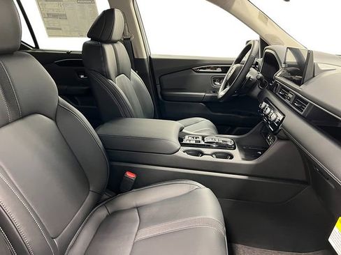New 2025 Honda Pilot Touring image 39