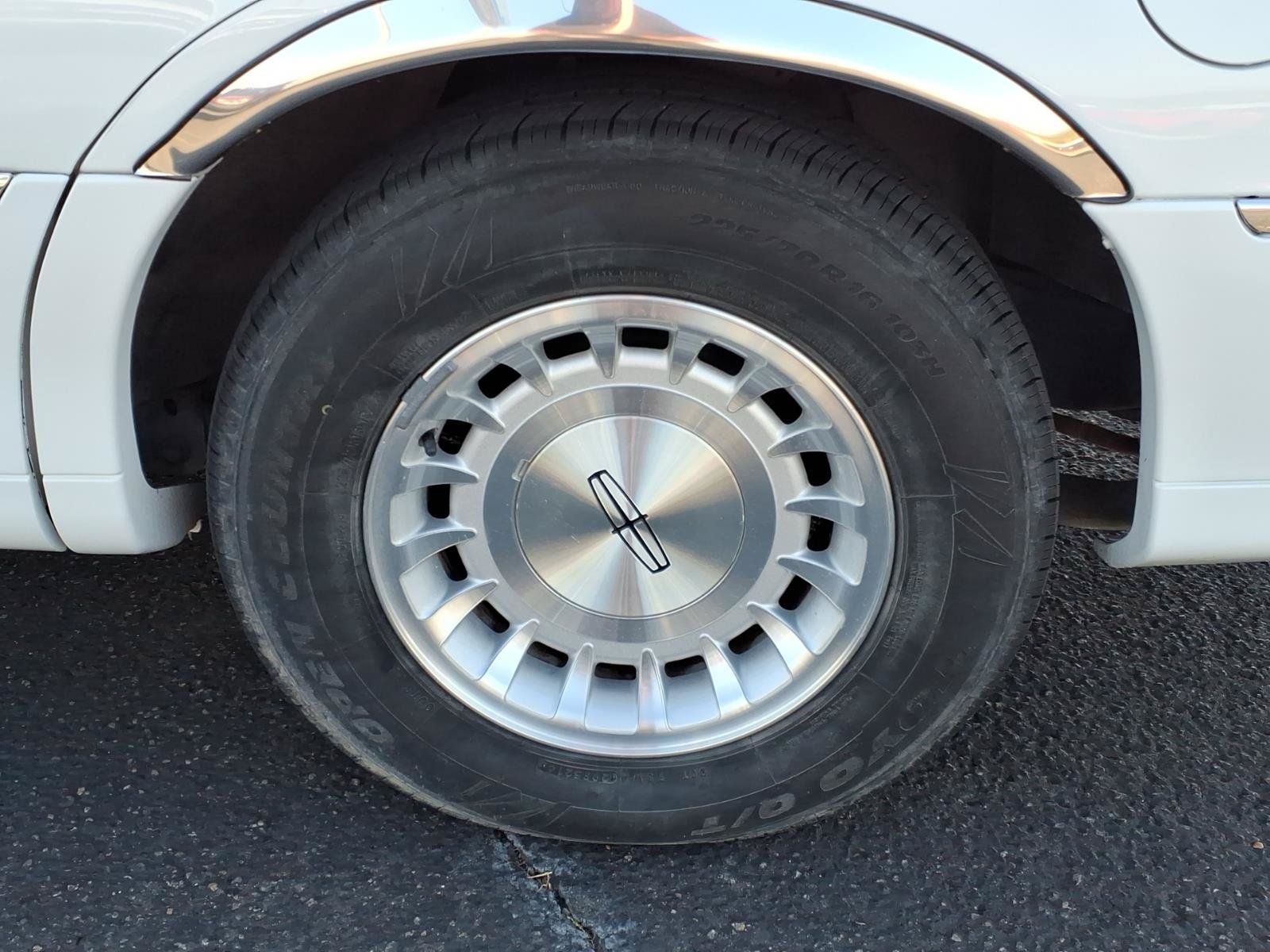 Used 1999 Lincoln Town Car Executive RWD image 25