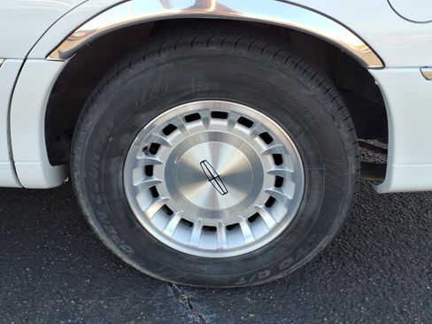 Used 1999 Lincoln Town Car Executive RWD image 25