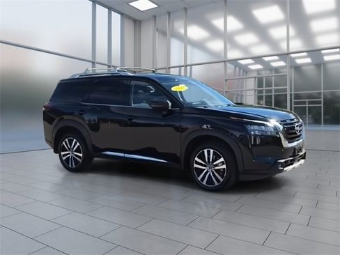 Used 2025 Nissan Pathfinder Platinum w/ Cargo Package image 2