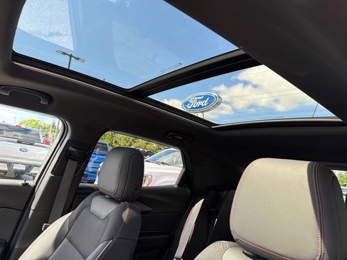 Used 2023 Chevrolet TrailBlazer RS w/ Sun and Liftgate Package AWD/4WD image 10