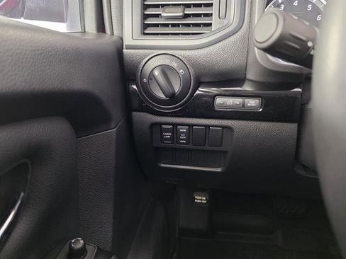 Used 2024 Nissan Titan SV w/ SV Convenience Package image 39