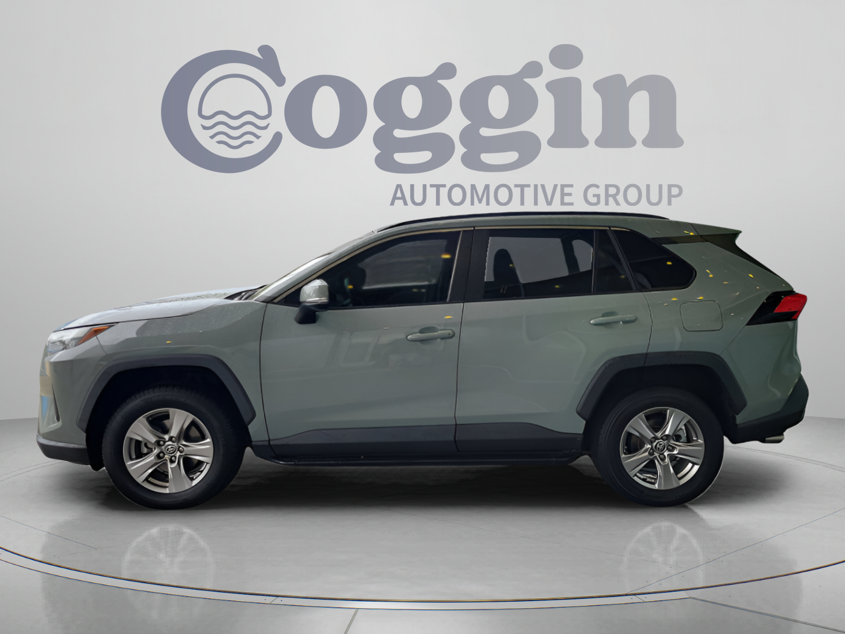 Used 2022 Toyota RAV4 XLE FWD image 3