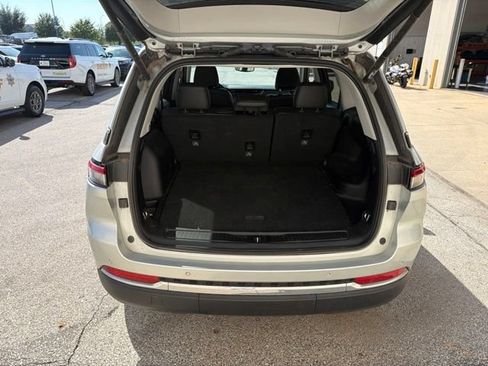 Used 2023 Jeep Grand Cherokee Limited AWD/4WD image 15