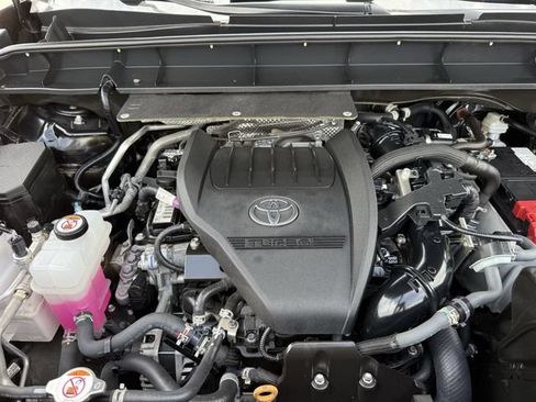 Used 2024 Toyota Highlander XSE FWD image 39