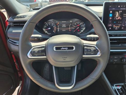 Used 2025 Jeep Compass Trailhawk AWD/4WD image 32