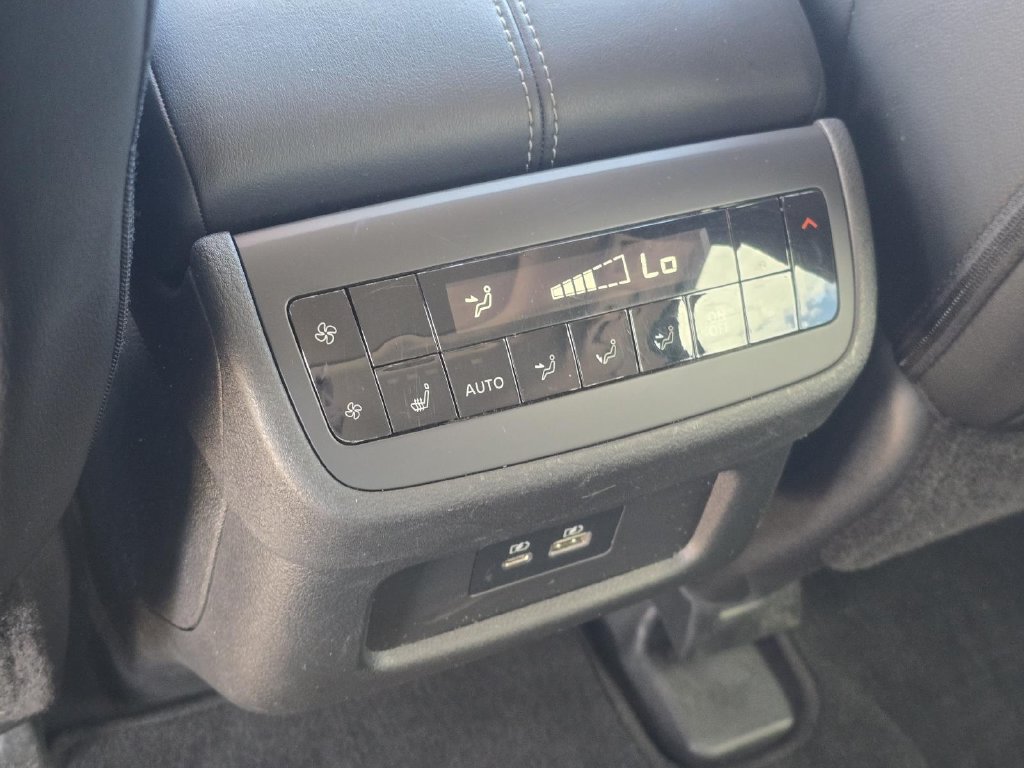 Used 2023 Nissan Pathfinder SL w/ SL Premium Package FWD image 15