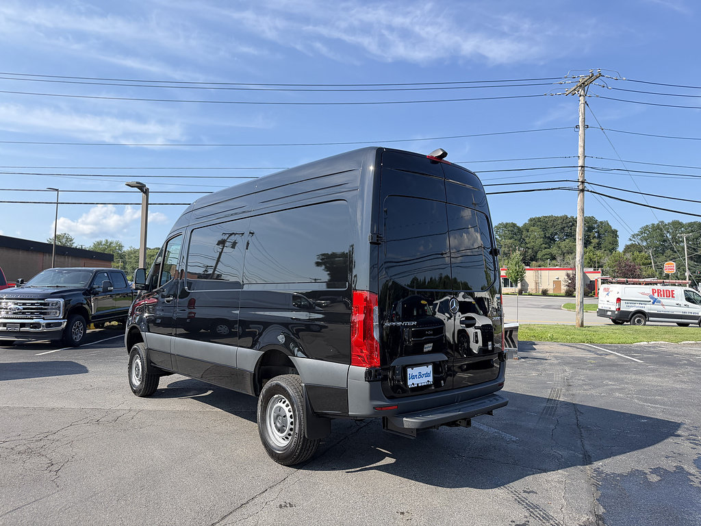 Used 2025 Mercedes-Benz Sprinter 2500 image 3