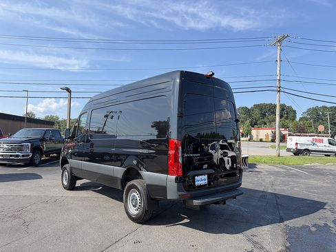 Used 2025 Mercedes-Benz Sprinter 2500 image 3