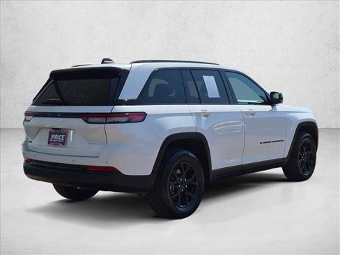 Used 2024 Jeep Grand Cherokee Altitude AWD/4WD image 5