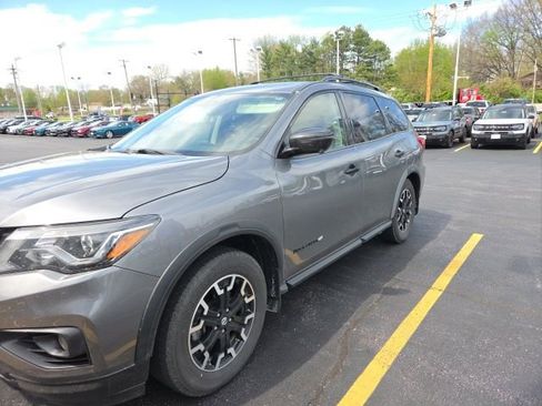 Used 2020 Nissan Pathfinder SL image 1