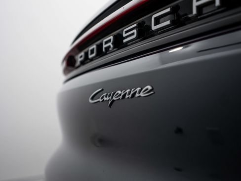 Certified 2026 Porsche Cayenne AWD/4WD image 26