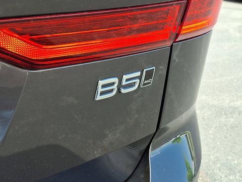 Used 2024 Volvo XC60 B5 Plus AWD/4WD image 30