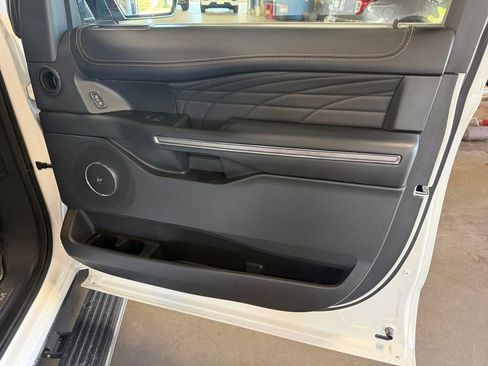 Used 2023 Ford Expedition Max Platinum AWD/4WD image 19