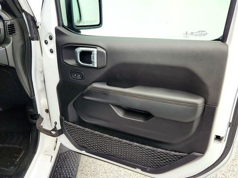 Used 2022 Jeep Wrangler Unlimited Sahara AWD/4WD image 26