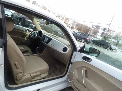 Used 2016 Volkswagen Beetle SE image 12