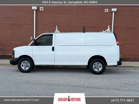 Used 2015 GMC Savana 2500 RWD image 2