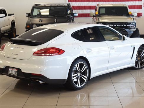 Used 2016 Porsche Panamera AWD/4WD image 33