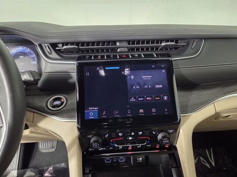 Certified 2024 Jeep Grand Cherokee Limited w/ Luxury Tech Group II image 14