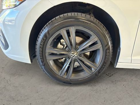 Used 2024 Volkswagen Jetta SE FWD image 15