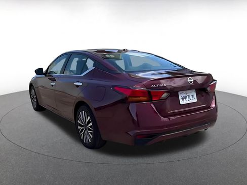 Used 2025 Nissan Altima 2.5 SV FWD image 10