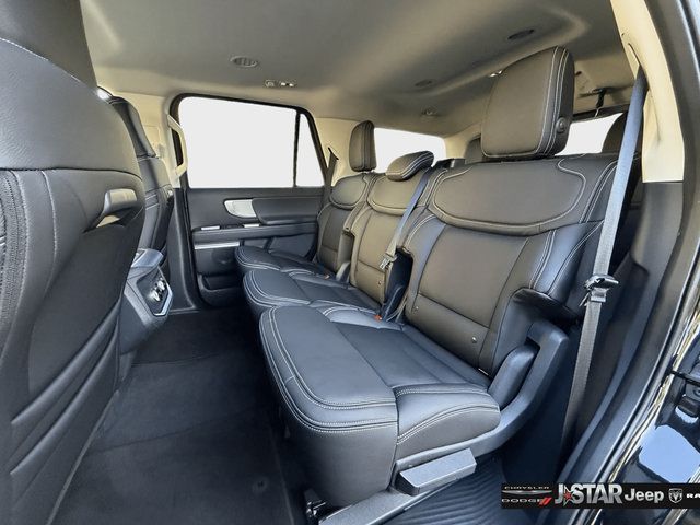 Used 2025 Ford Expedition Active AWD/4WD image 26