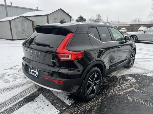 Used 2025 Volvo XC40 B5 Core image 5