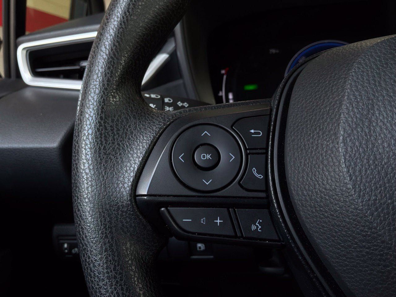Used 2026 Toyota Corolla LE FWD image 35