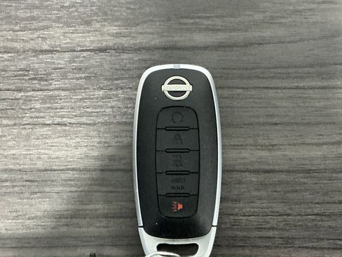 Used 2023 Nissan Versa SR w/ Trunk Package image 25