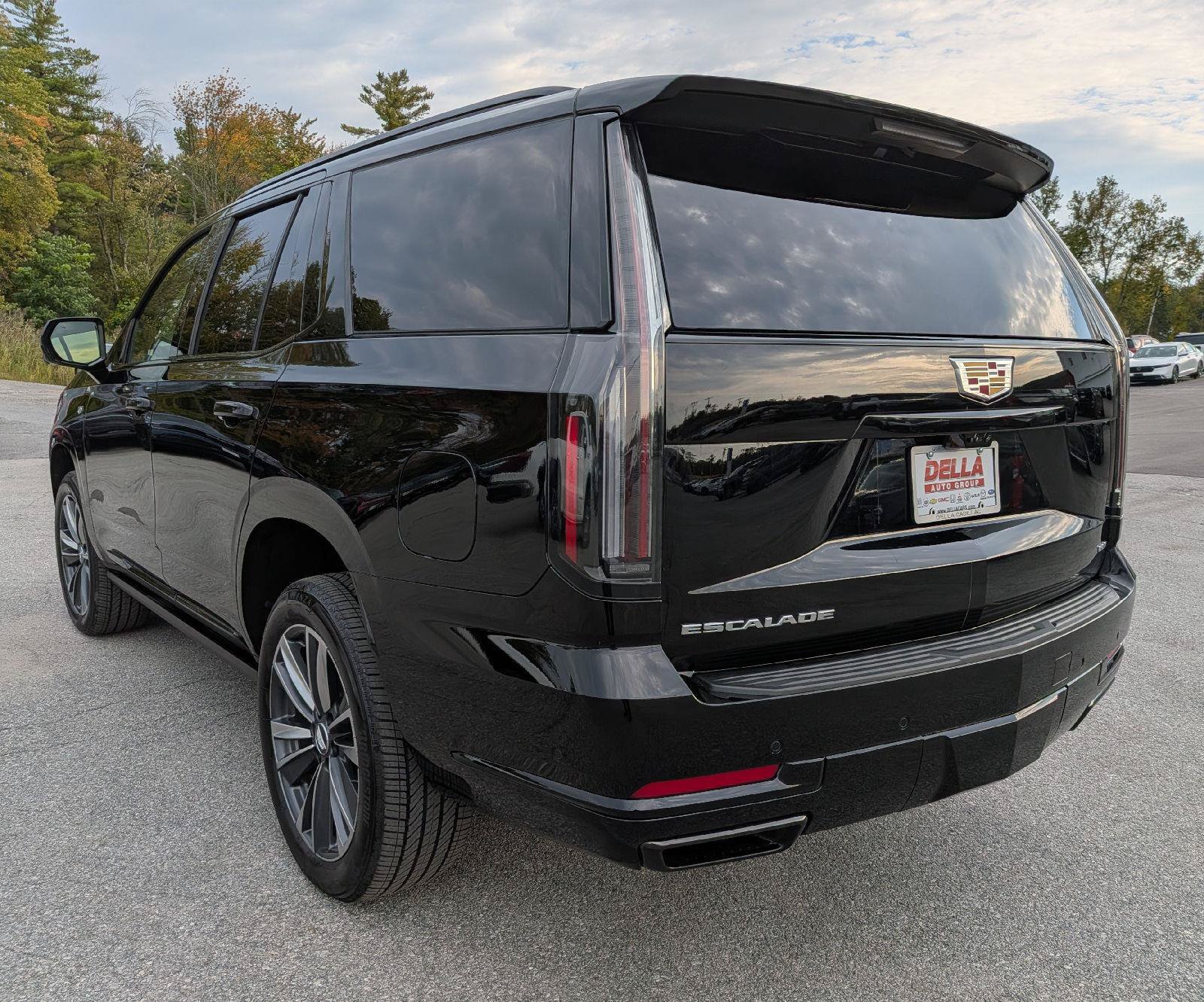 Used 2026 Cadillac Escalade Sport AWD/4WD image 8