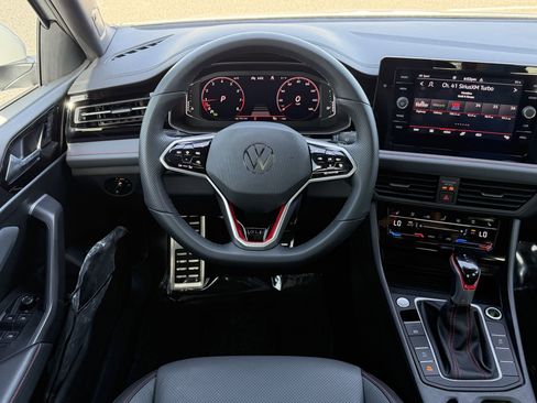 Used 2025 Volkswagen Jetta GLI Autobahn FWD image 13