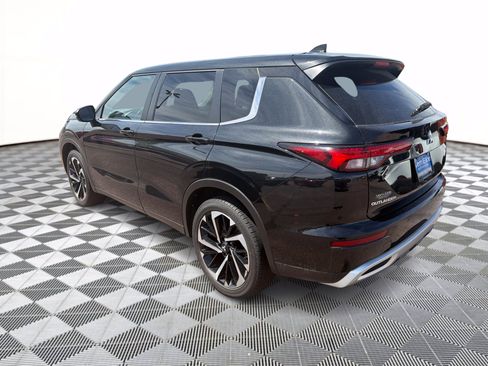 Used 2024 Mitsubishi Outlander SE AWD/4WD image 3