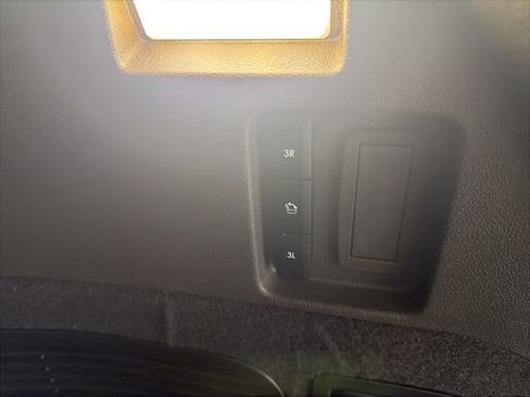 Used 2023 Lincoln Aviator AWD w/ Premium Package image 18