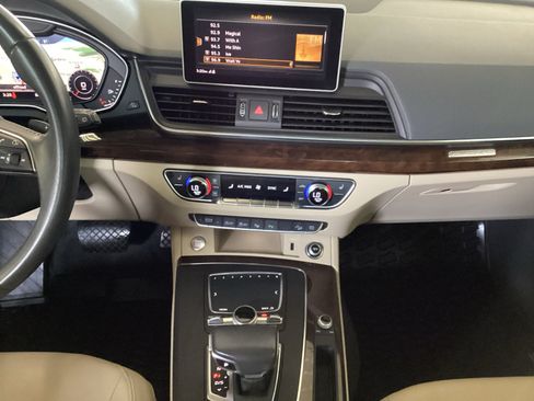 Used 2019 Audi Q5 Prestige w/ Prestige Package AWD/4WD image 11