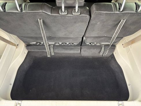 Used 2023 Chrysler Pacifica Touring-L FWD image 12