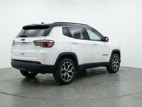 Used 2025 Jeep Compass Limited image 9