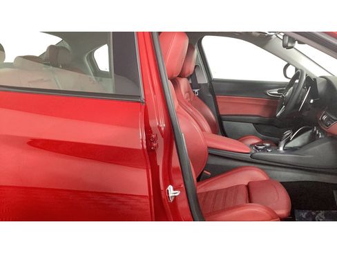 Used 2019 Alfa Romeo Giulia Ti Sport w/ Quick Order Package 22S Sport image 9