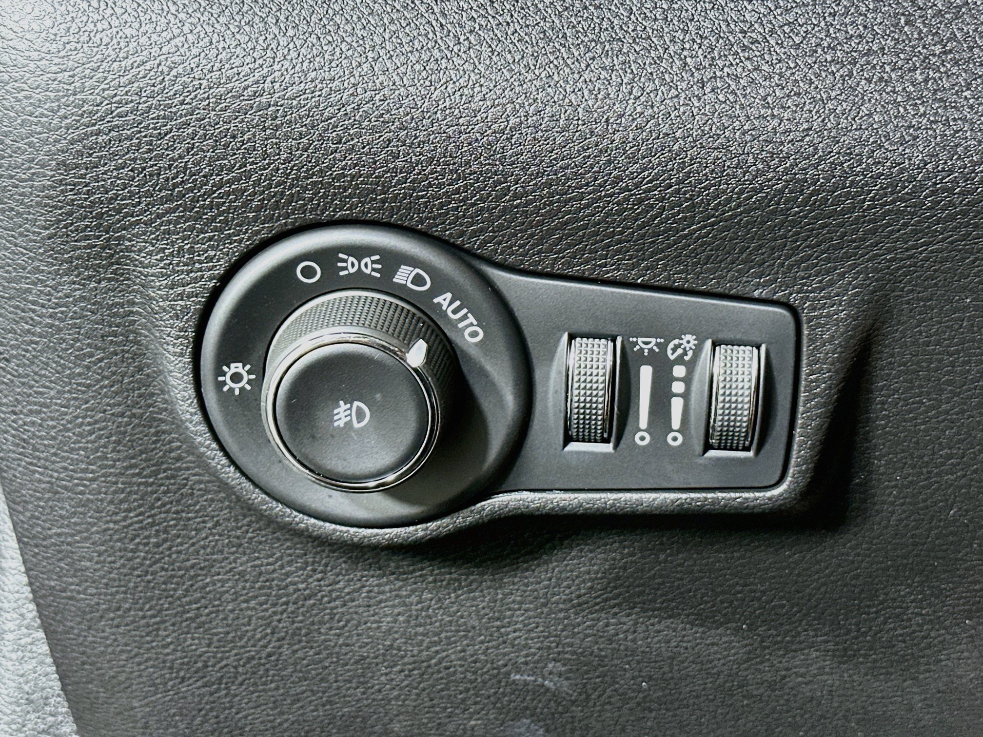 Used 2024 Jeep Compass Latitude AWD/4WD image 17