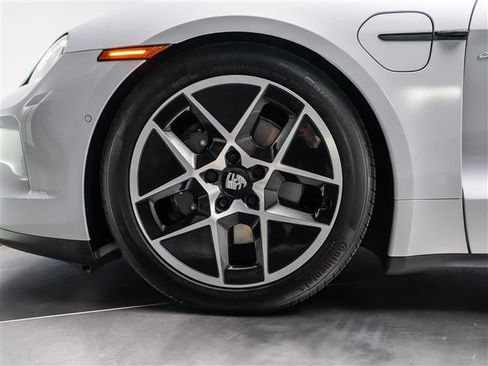 Used 2025 Porsche Taycan RWD image 9