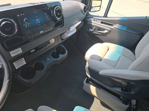 Used 2021 Mercedes-Benz Sprinter 3500 image 28