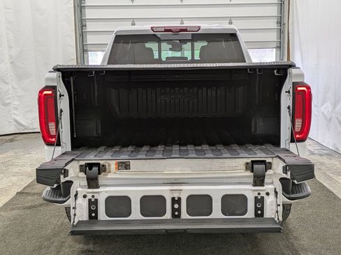 Used 2024 GMC Sierra 1500 AT4 w/ Technology Package AWD/4WD image 18