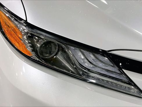 Used 2019 Toyota Camry XLE w/ Driver Assist Package FWD image 28