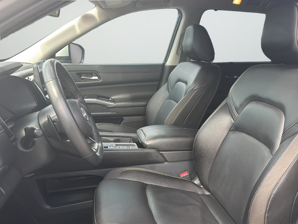 Certified 2025 Nissan Pathfinder SL FWD image 23
