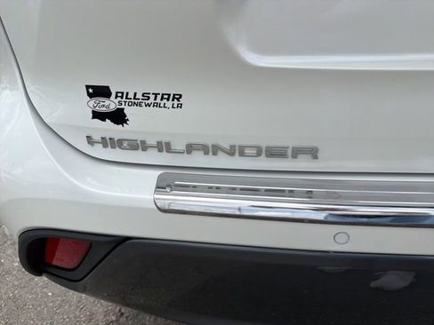 Used 2021 Toyota Highlander Limited FWD image 10