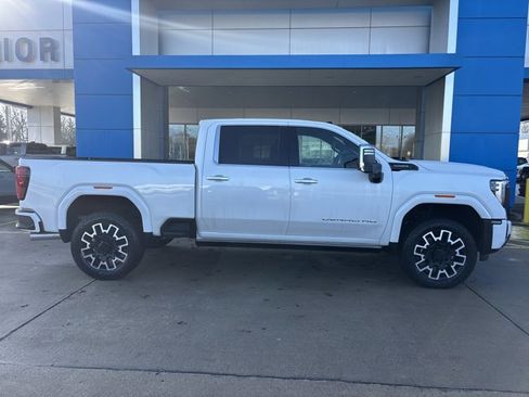 Used 2025 GMC Sierra 2500 Denali Ultimate image 2